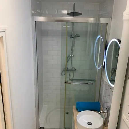 Apartment L Effet 70m2 Avec 2 Doubles Avec Parking 1 Voiture Gratuit, Netflix Disponible, Lits Faits A L Arrive Serviettes De Toilettes Fournies