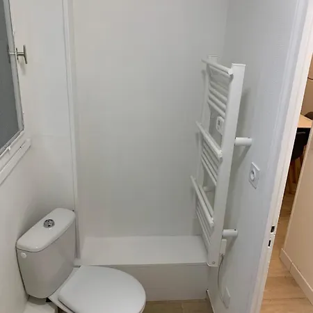 L Effet 70m2 Avec 2 Doubles Avec Parking 1 Voiture Gratuit, Netflix Disponible, Lits Faits A L Arrive Serviettes De Toilettes Fournies Apartment Dieppe