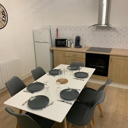 L Effet 70m2 Avec 2 Doubles Avec Parking 1 Voiture Gratuit, Netflix Disponible, Lits Faits A L Arrive Serviettes De Toilettes Fournies Apartment *