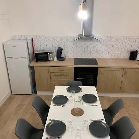 דירה L Effet 70m2 Avec 2 Doubles Avec Parking 1 Voiture Gratuit, Netflix Disponible, Lits Faits A L Arrive Serviettes De Toilettes Fournies *